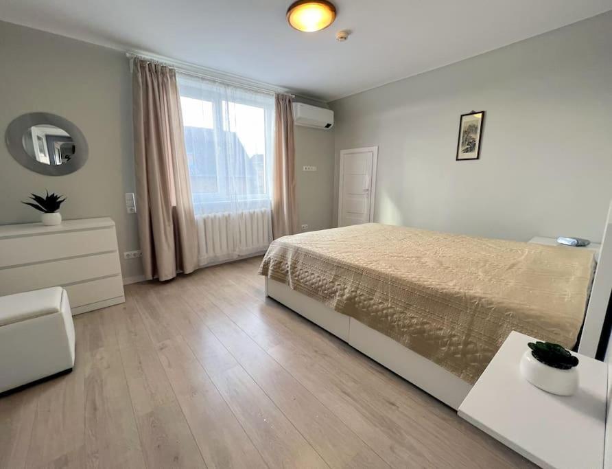 Kotedzas Nuomai - Retro 70, Siauliai Apartman Kültér fotó
